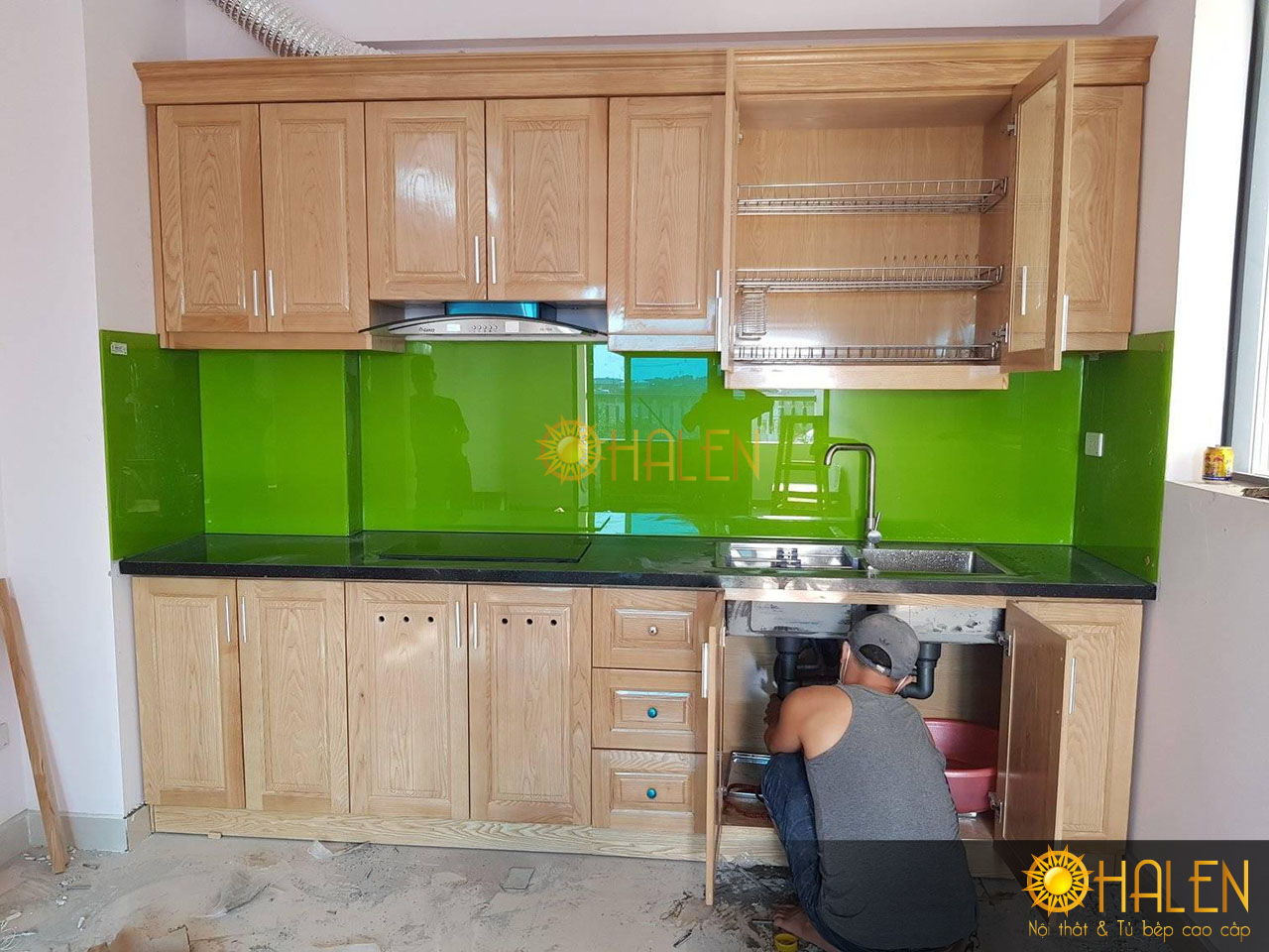 Công trình tủ bếp sồi Nga tự nhiên OHALEN thi công tại Thanh Trì - HN, gia đình bác Tuấn