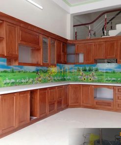 Tủ bếp gỗ xoan đào kết hợp kính bếp 3D mang tới không gian bếp hoàn hảo