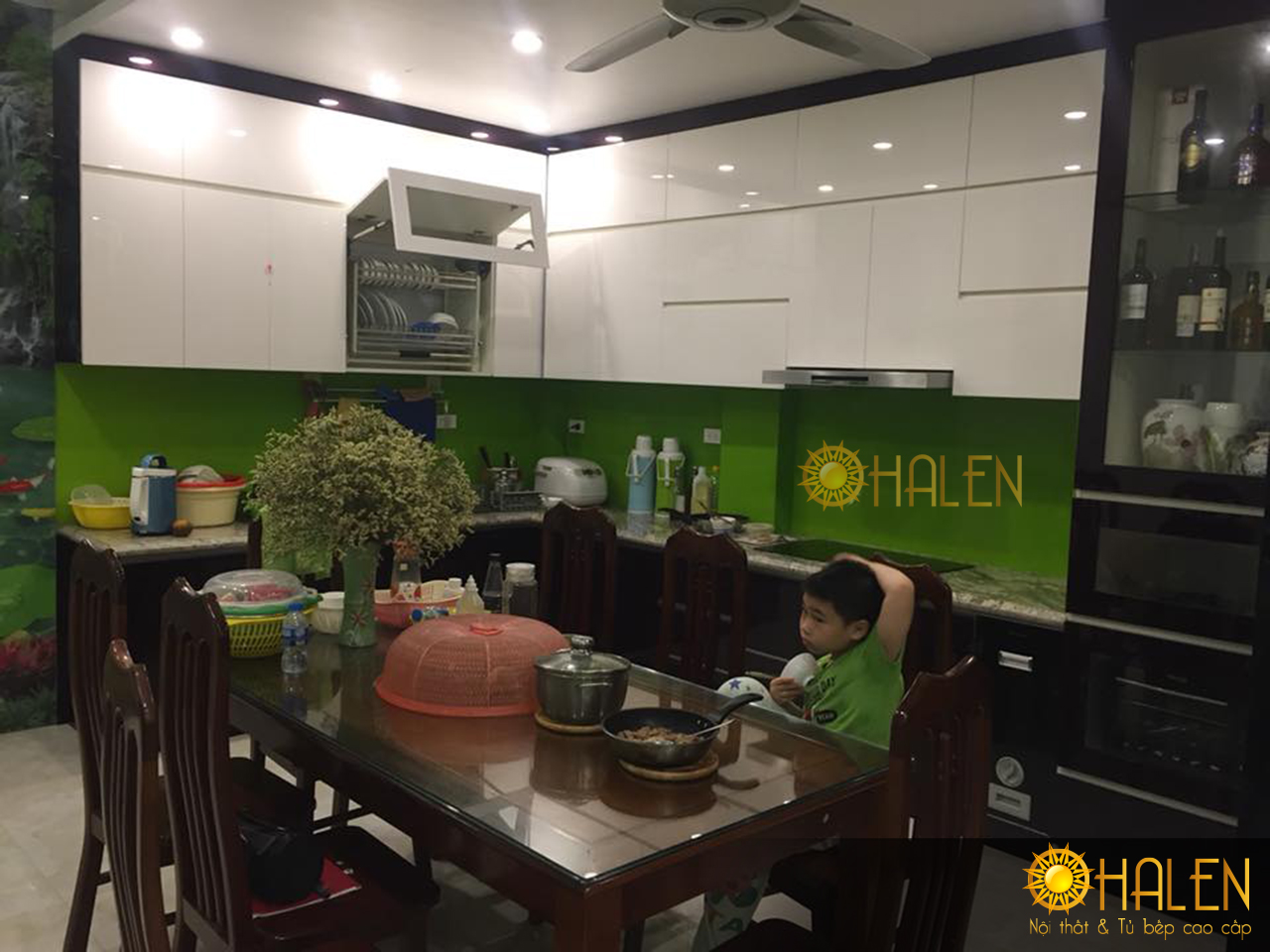 Công trình tủ bếp Acrylic tại Quang Trung - Hà Đông, gia đình anh Minh