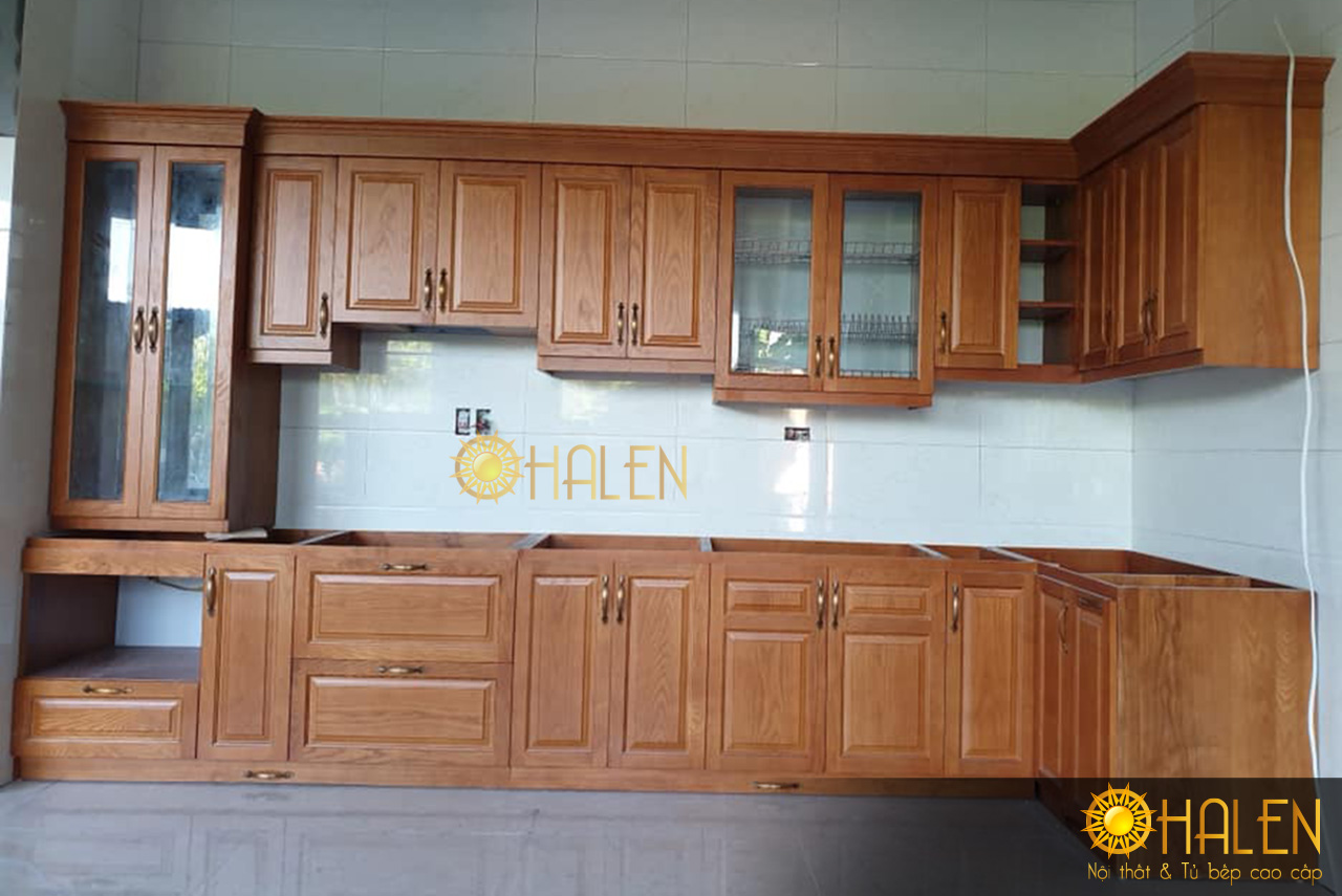 Công trình tủ bếp gỗ sồi Nga màu vàng nhạt OHALEN thi công tại Tố Hữu - Hà Đông