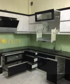 Tủ bếp Acrylic trắng đen sử dụng toàn bộ phụ kiện hãng Eurogold