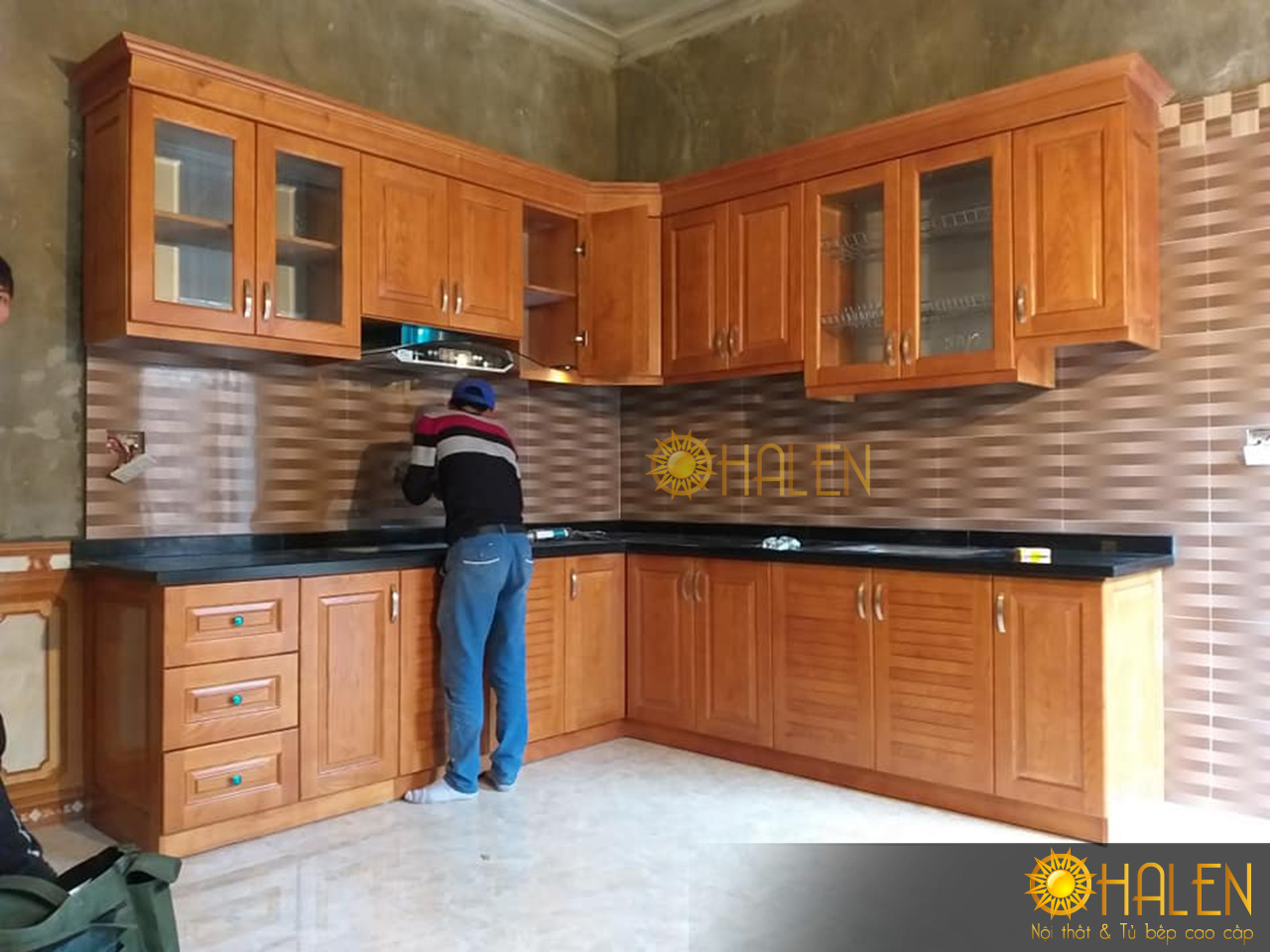 Công trình tủ bếp gỗ sồi phun màu cánh gián nhạt - OHALEN thi công tại Hoàn Kiếm-HN