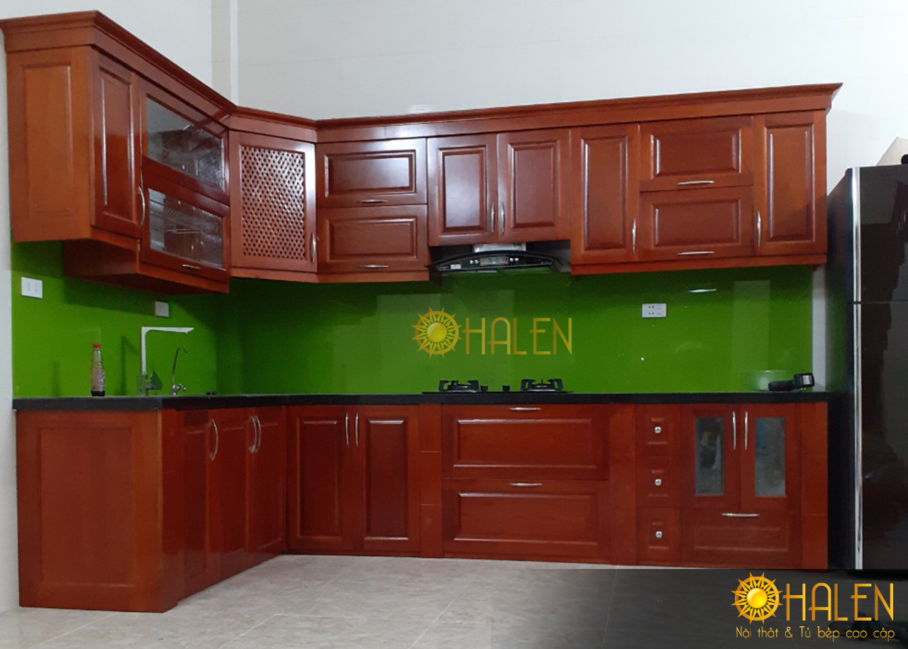 Tủ bếp đẹp chất liệu gỗ xoan đào tự nhiên - nội thất OHALEN