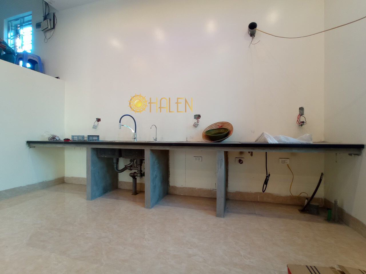 Hiện trạng căn bếp của gia đình anh Lâm khi thợ Ohalen qua khảo sát