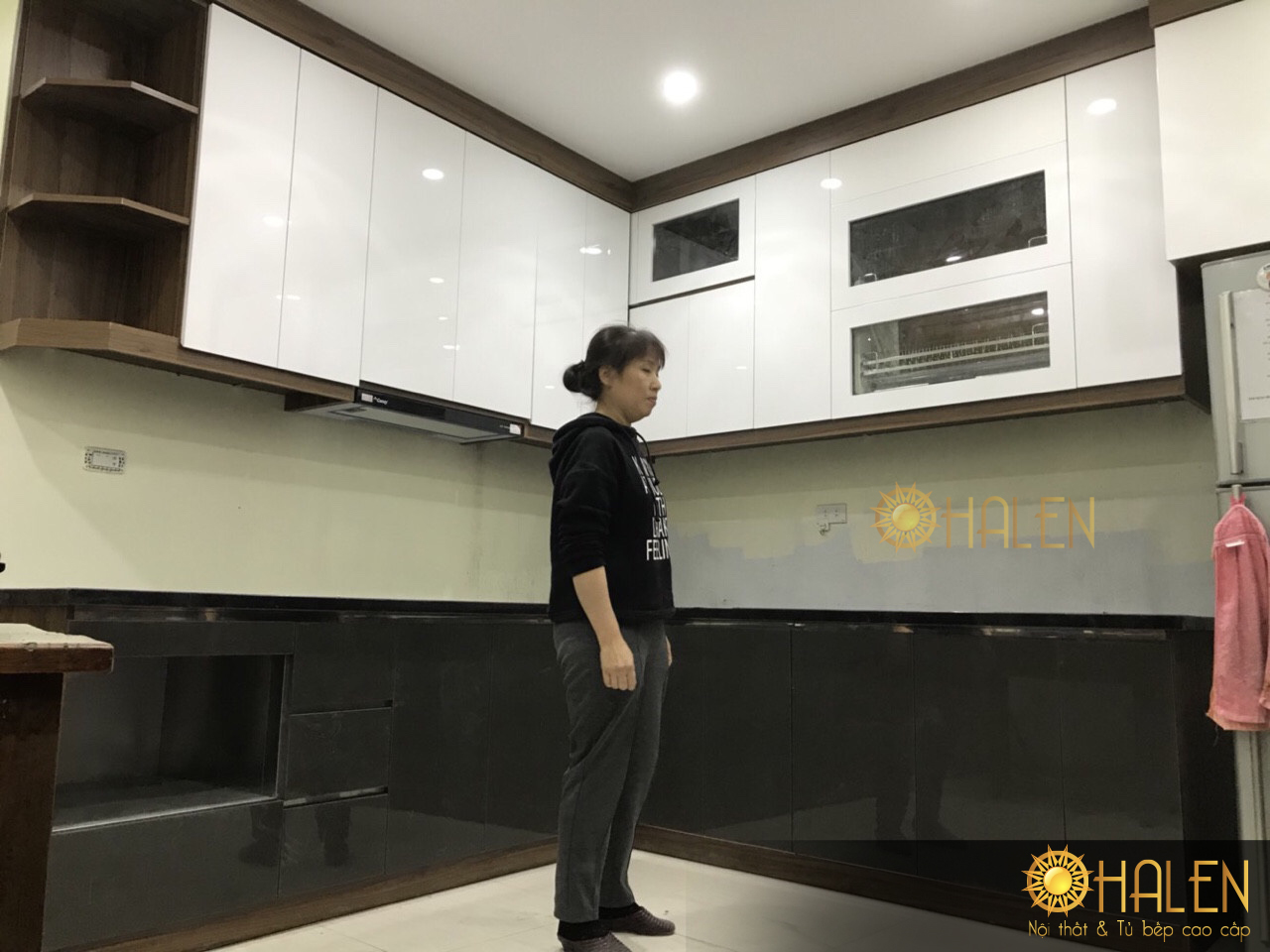 Tủ bếp thùng inox 304 cánh Acrylic trắng đen cho độ bền cực cao