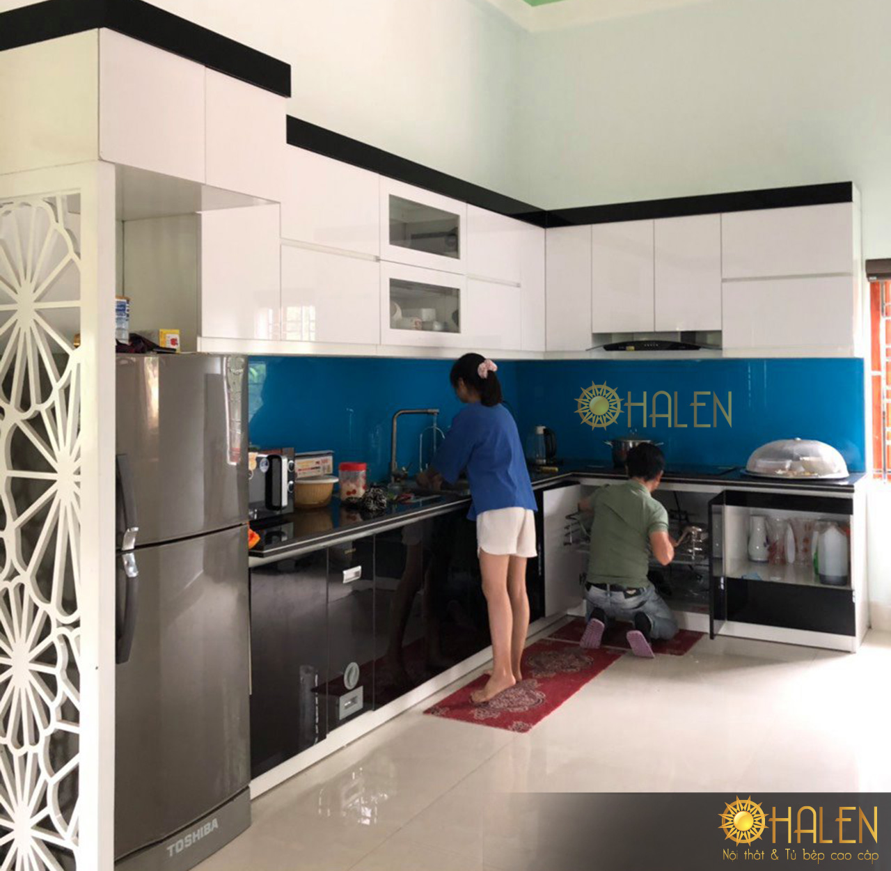 Gia đình chị Loan tại Hà Nội và bộ tủ bếp đen trắng OHALEN thi công hoàn thiện