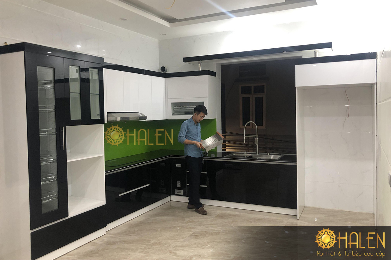 Tủ bếp Acrylic trắng đen thi công hoàn thiện tại Hà Nội