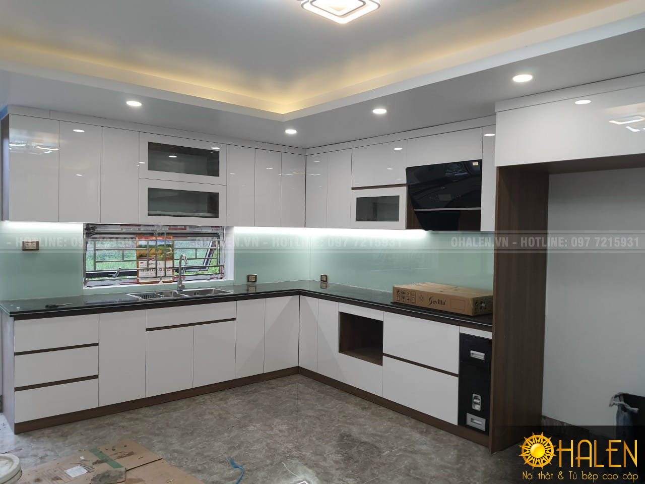 Mẫu tủ bếp Acrylic trắng đang trở thành xu hướng tủ bếp 2022