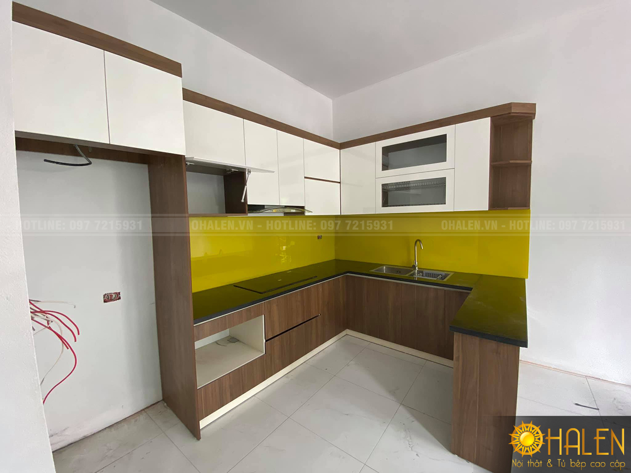 OHALEN đóng tủ bếp giá rẻ tại Quốc Oai chất liệu Melamine kính bếp màu vàng cho gia chủ