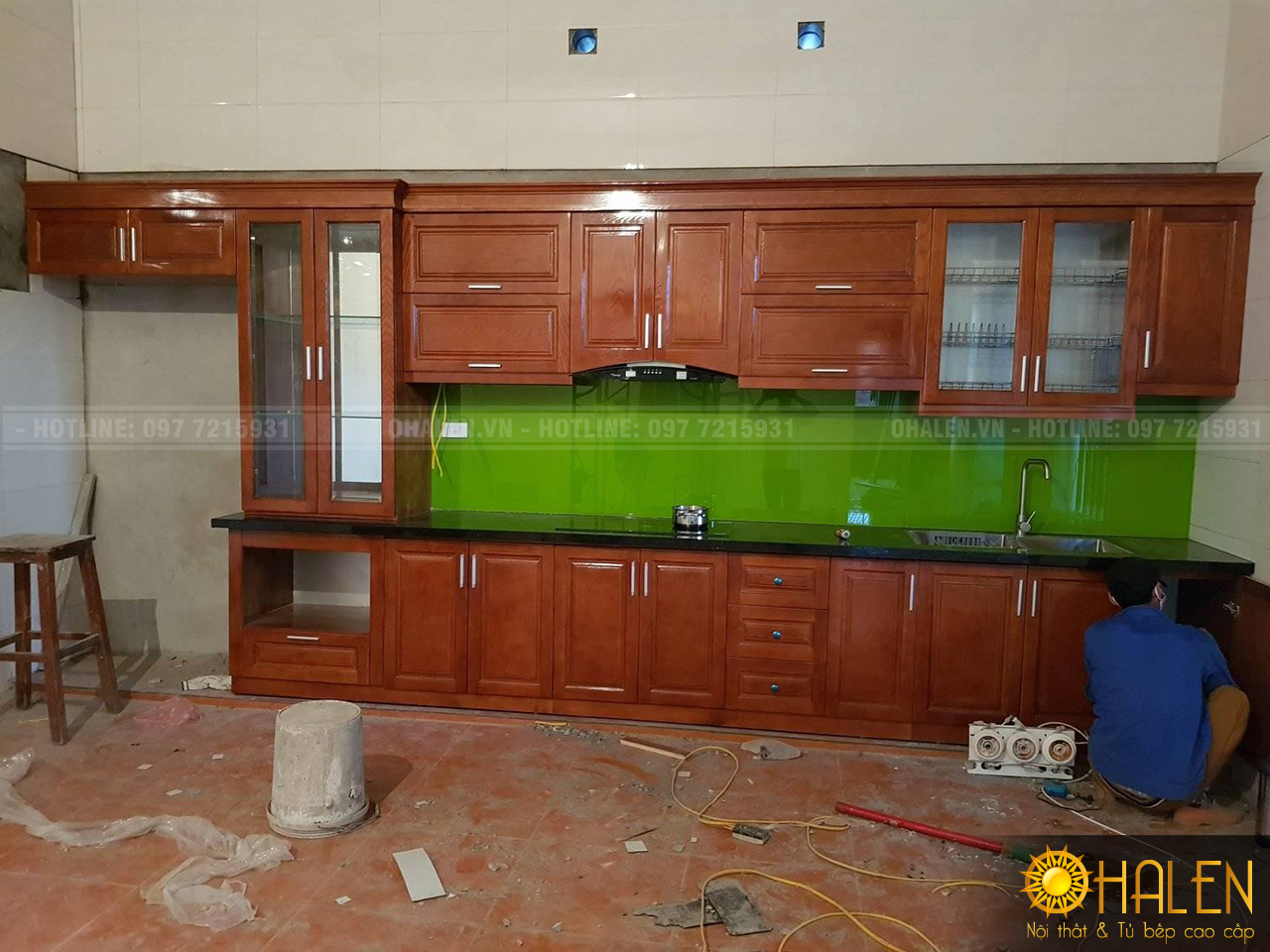 OHALEN thi công hoàn thiện mẫu tủ bếp gỗ Xoan Đào cho khách hàng tại Gia Lâm, Hà Nội