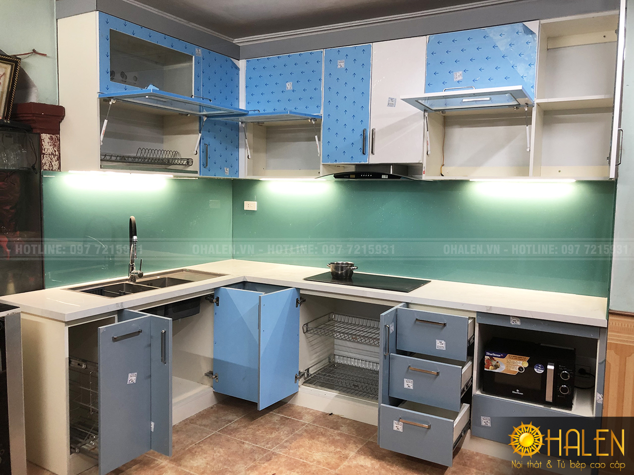 Bộ tủ bếp được OHALEN thiết kế hiện đại, trẻ trung và đầy đủ công năng sử dụng