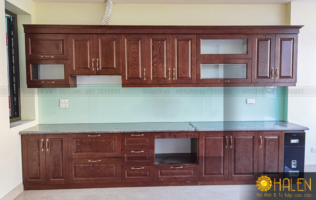 Tủ bếp gỗ sồi Nga phun sơn Pu màu óc chó cực sang trọng - mẫu tủ bếp 2022 tại OHALEN