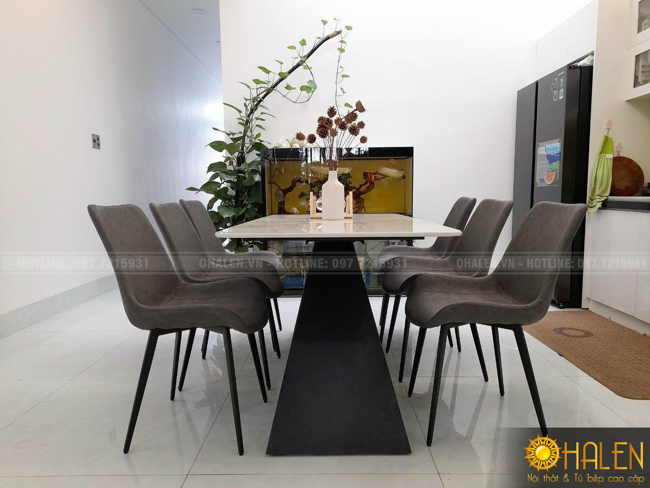 Mẫu bàn ăn theo phong cách hiện đại rất phù hợp cho các phòng bếp chung cư và nhà dân