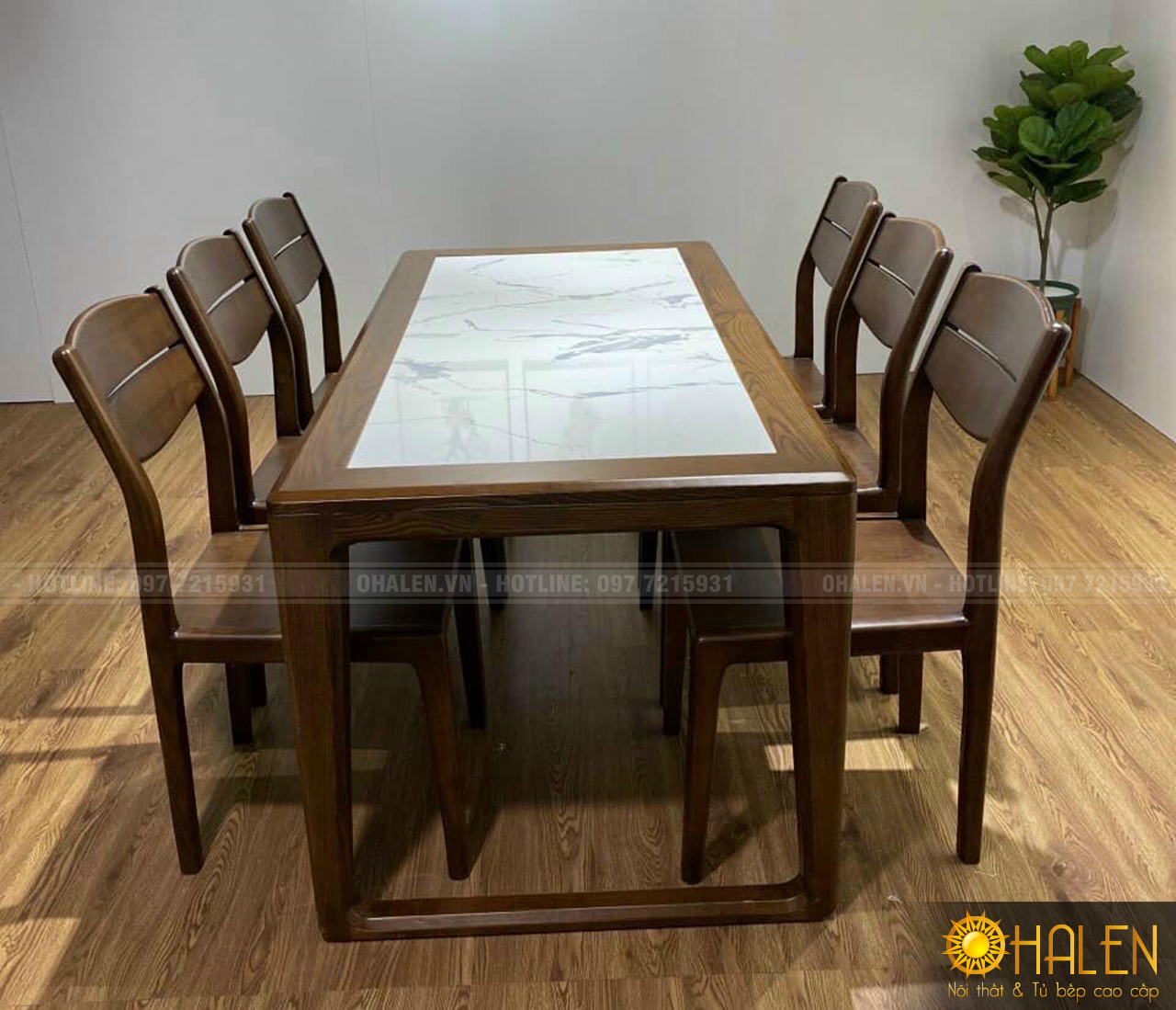 Điểm nhấn của mẫu bàn ăn này là sự kết hợp mặt bàn ăn bằng gỗ và đá tạo tính thẩm mỹ cao